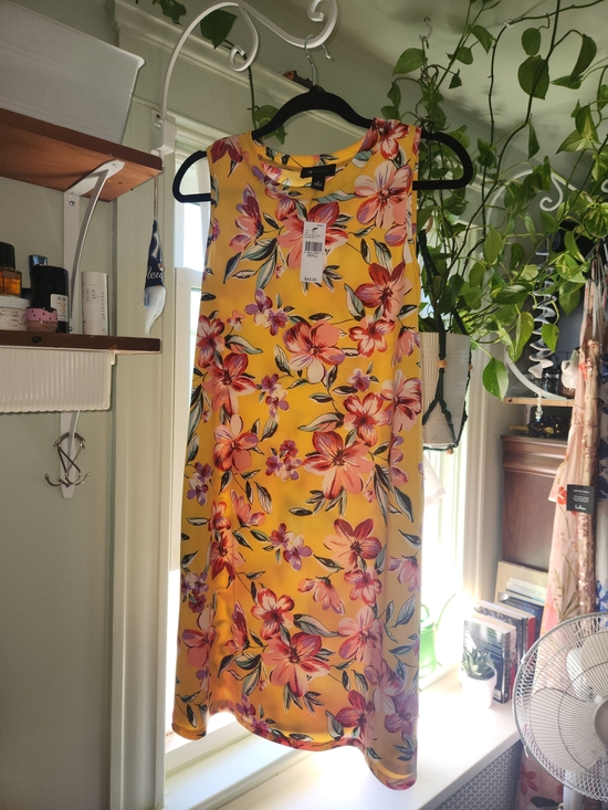 AB Studio Dresses & Skirts - Sleeveless Yellow Floral Shift Dress